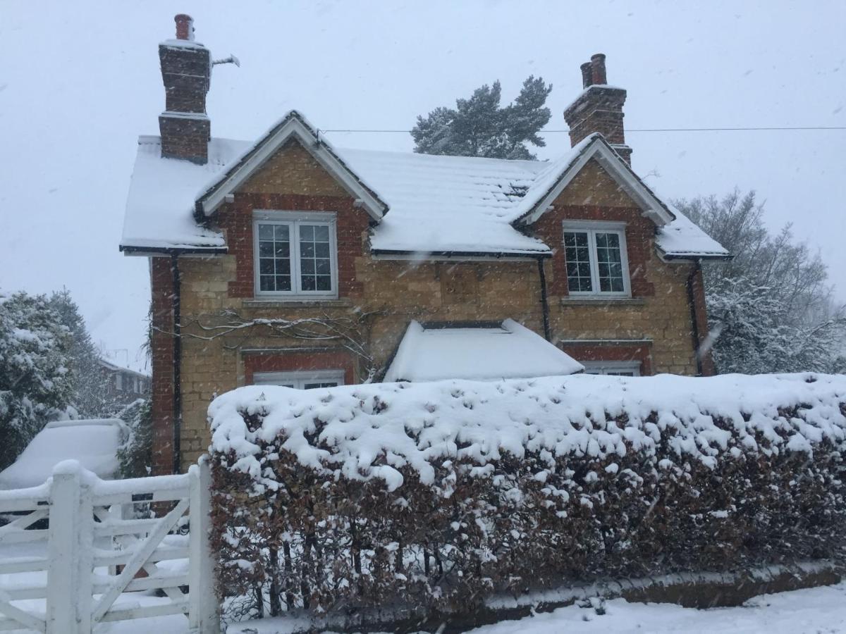 Sunshine Cottage Studley  外观 照片
